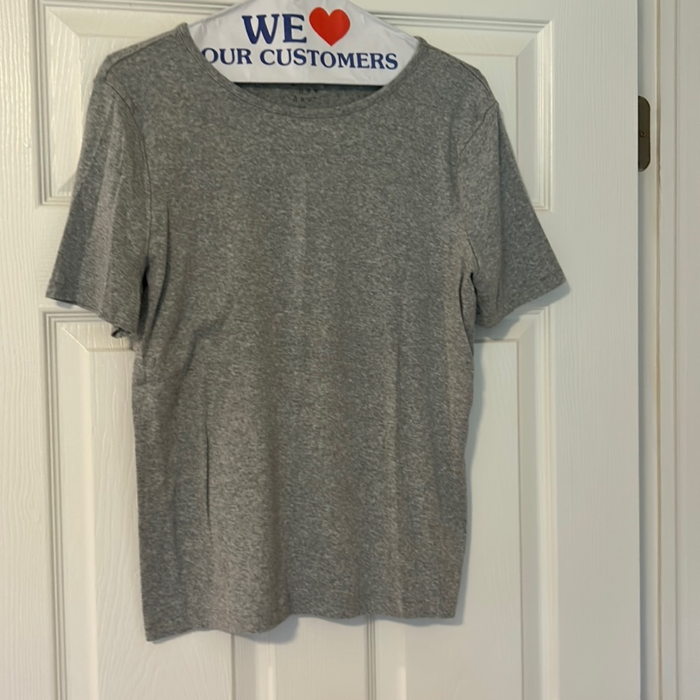Gray tee